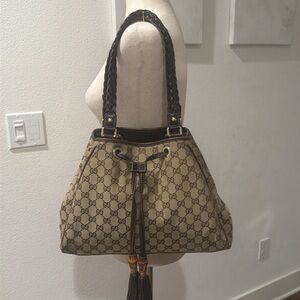 Great condition 


Gucci Canvas Shoulder Bag with Braided Dark Brown Handles